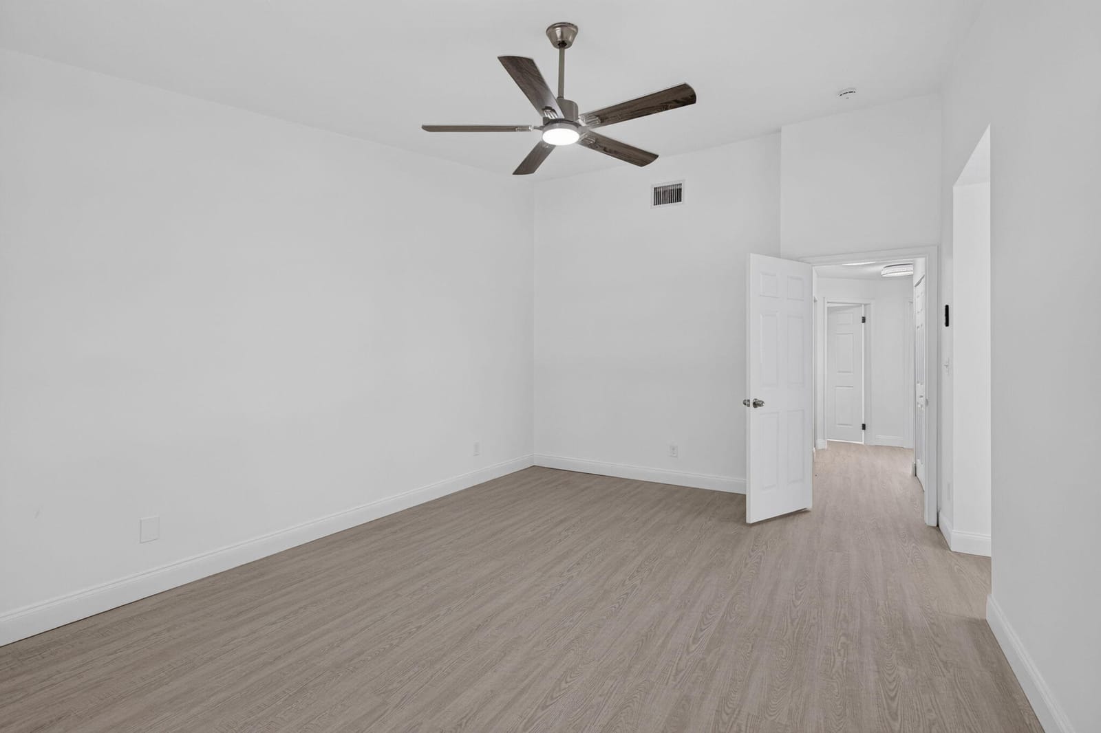 9189 VINEYARD LAKE Drive, Plantation, FL 33324 photo 13