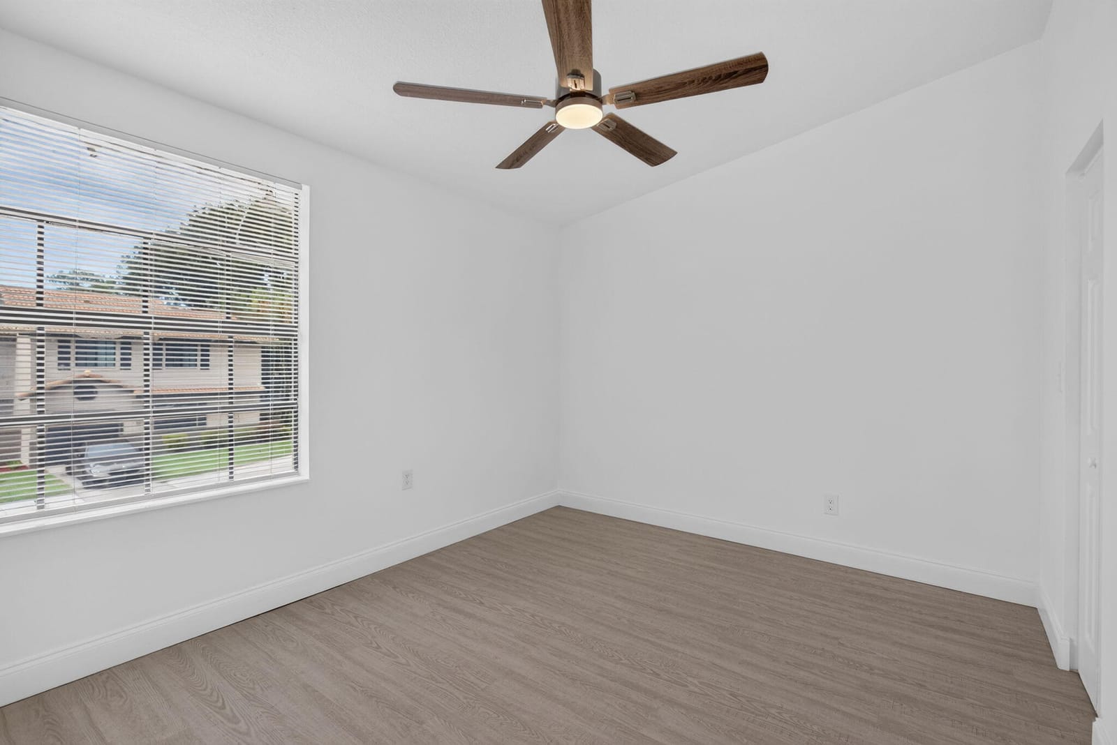 9189 VINEYARD LAKE Drive, Plantation, FL 33324 photo 16