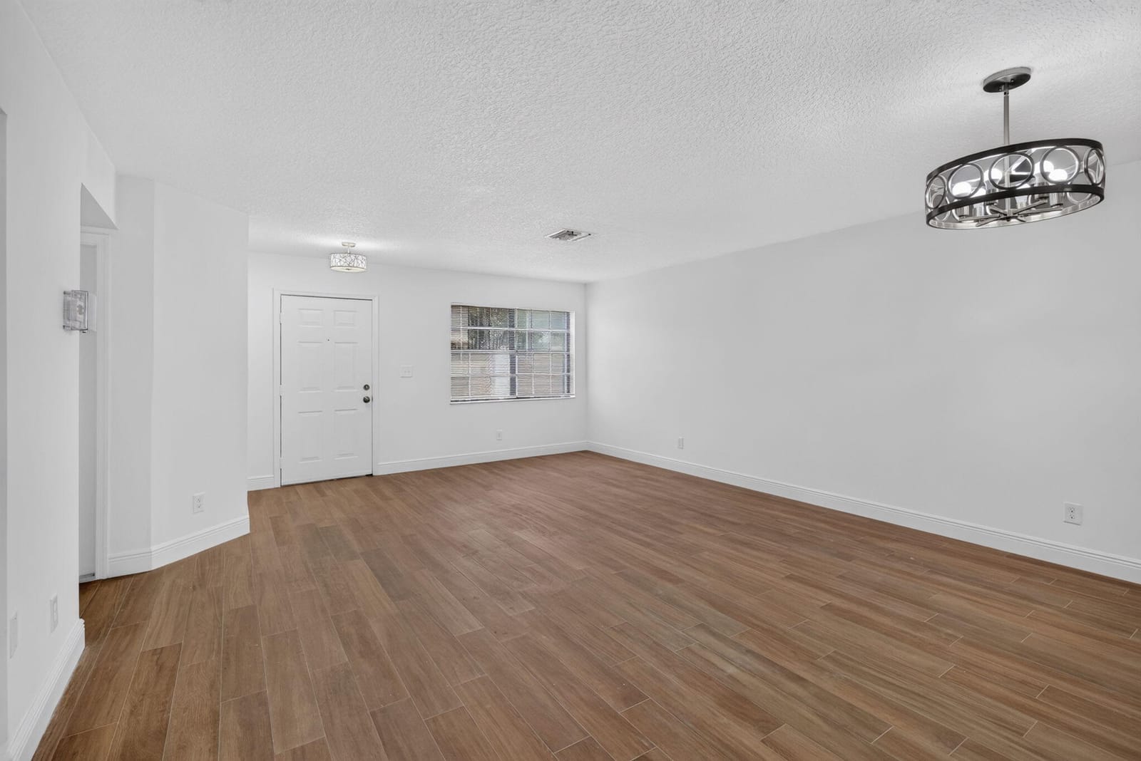 9189 VINEYARD LAKE Drive — photo 4