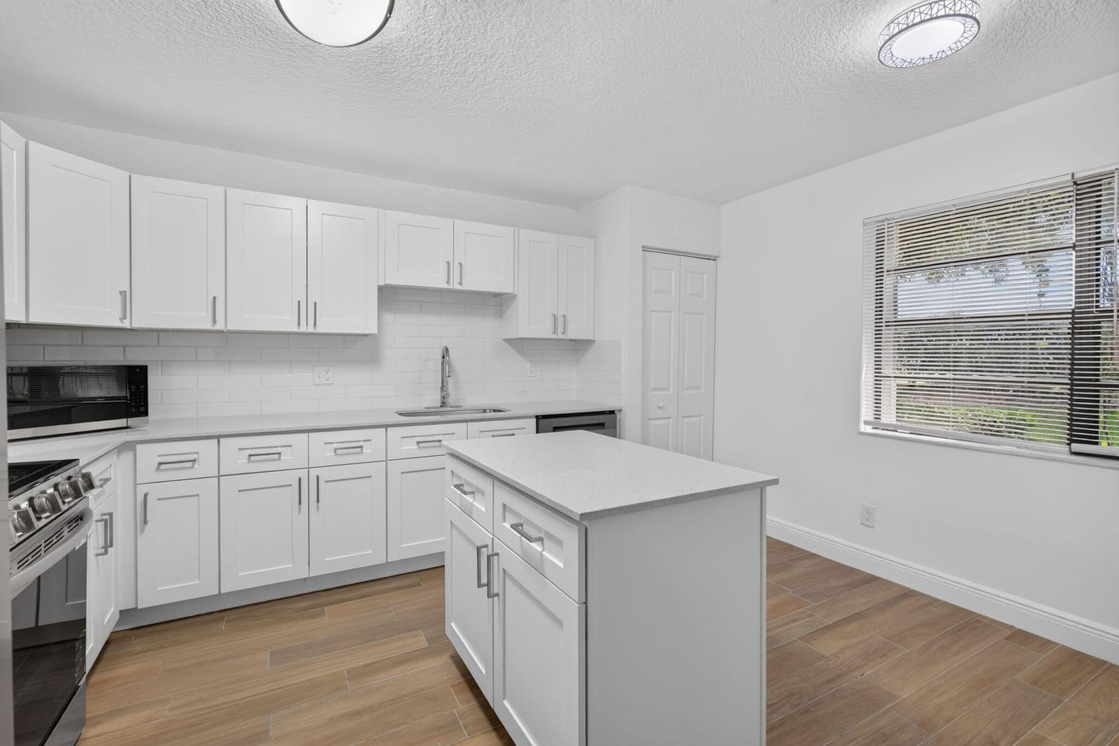 9189 VINEYARD LAKE Drive — photo 9