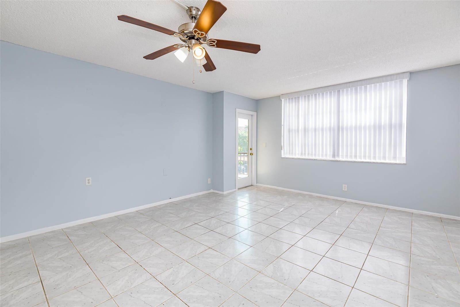 3900 N HILLS Drive 302, Hollywood, FL 33021 photo 22