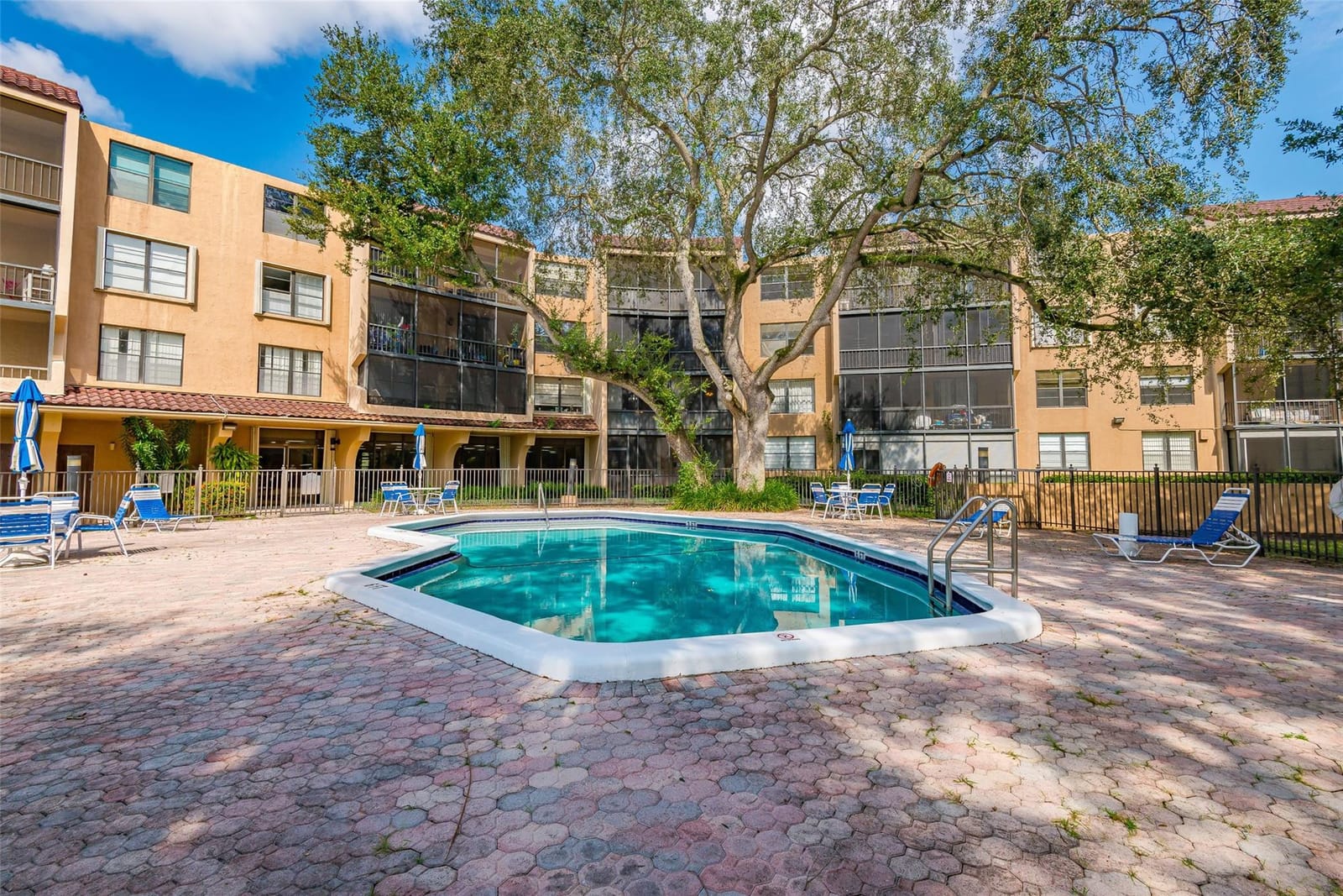 3900 N HILLS Drive 302, Hollywood, FL 33021 photo 25