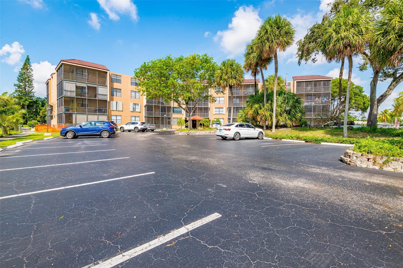 3900 N HILLS Drive 302, Hollywood, FL 33021 photo 28