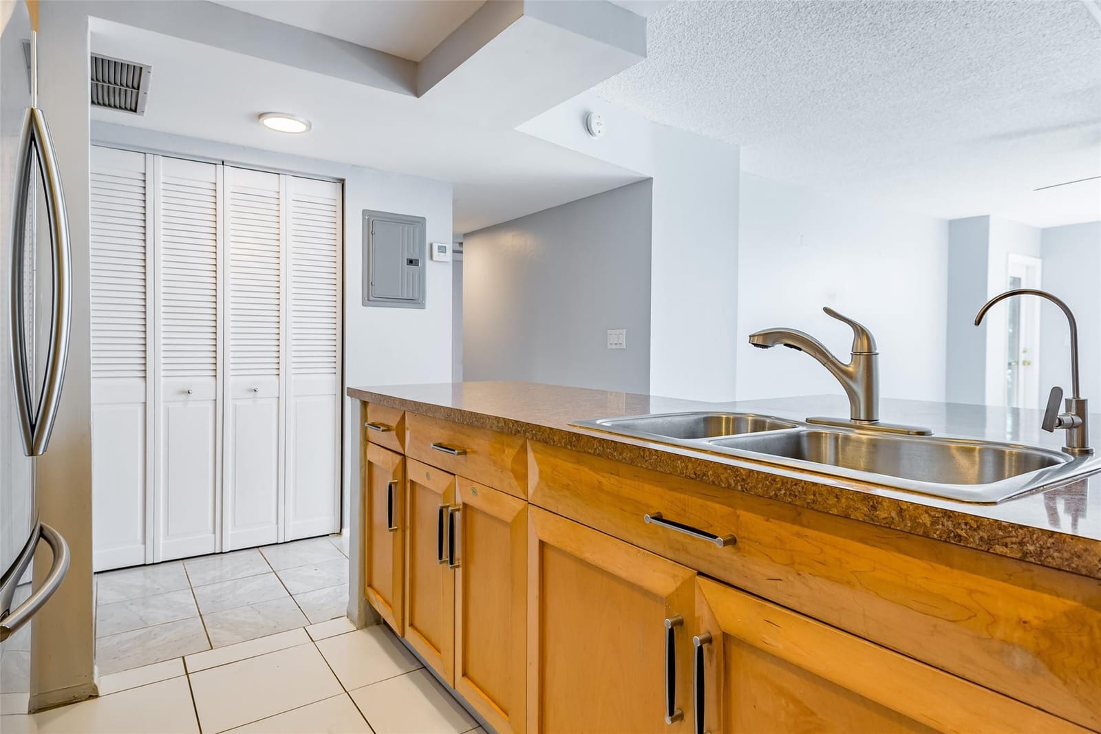 3900 N HILLS Drive 302, Hollywood, FL 33021 photo 5