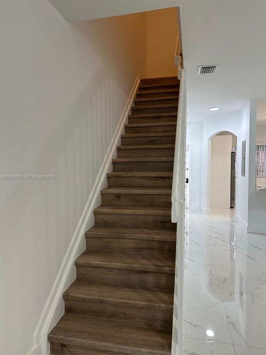 5937 Riverside Avenue . — photo 1