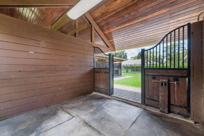 14902 PADDOCK Drive — photo 8