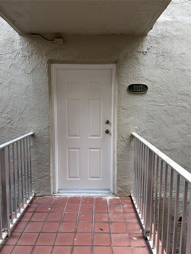 10090 NW 80 Court 1327, Hialeah Gardens, FL 33016