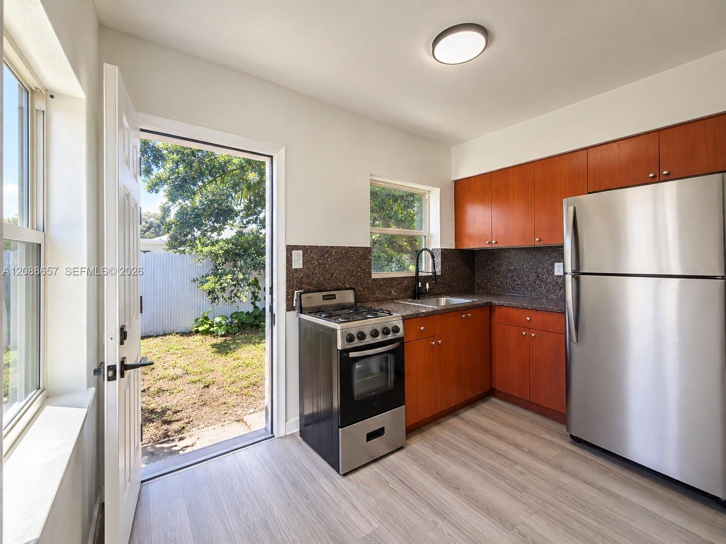 2711 Lincoln Street 1 — photo 3