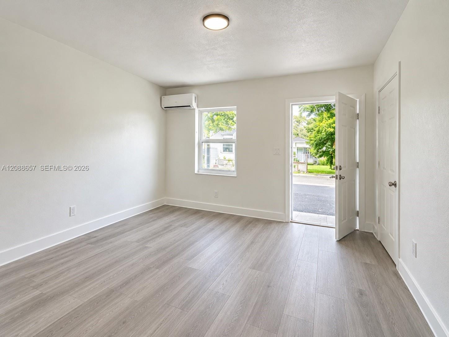 2711 Lincoln Street 1 — photo 5