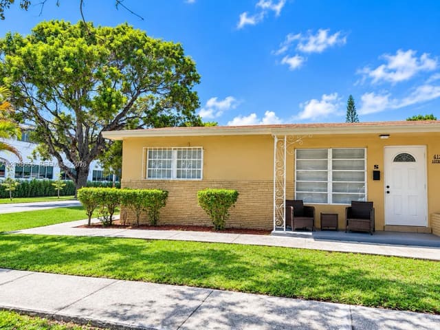 412 SW 10th Street n, Hallandale Beach, FL 33009