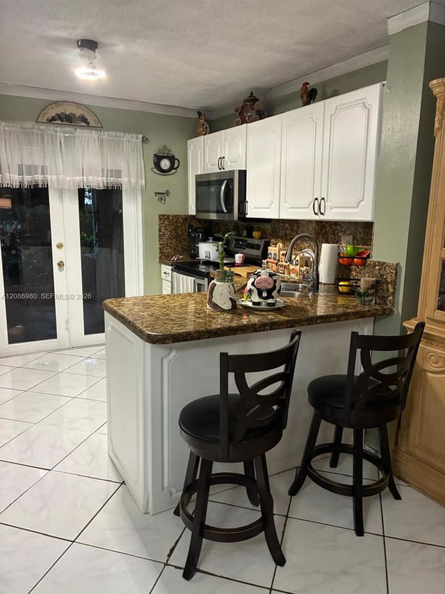 2403 W 76th Street 102, Hialeah, FL 33016