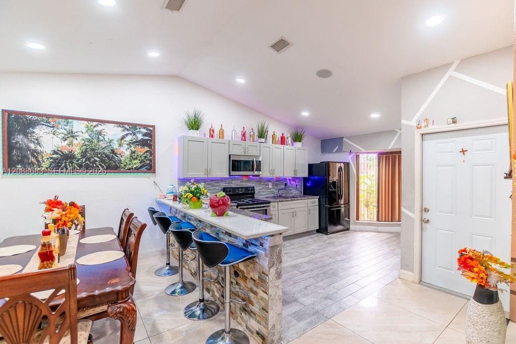 1111 San Remo Circle — photo 3