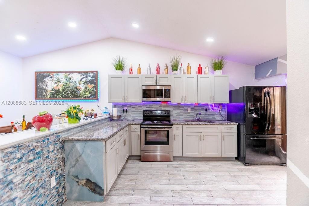 1111 San Remo Circle — photo 4