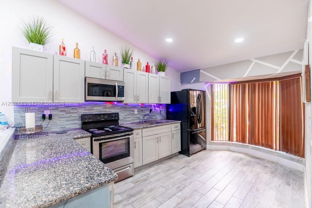 1111 San Remo Circle — photo 5