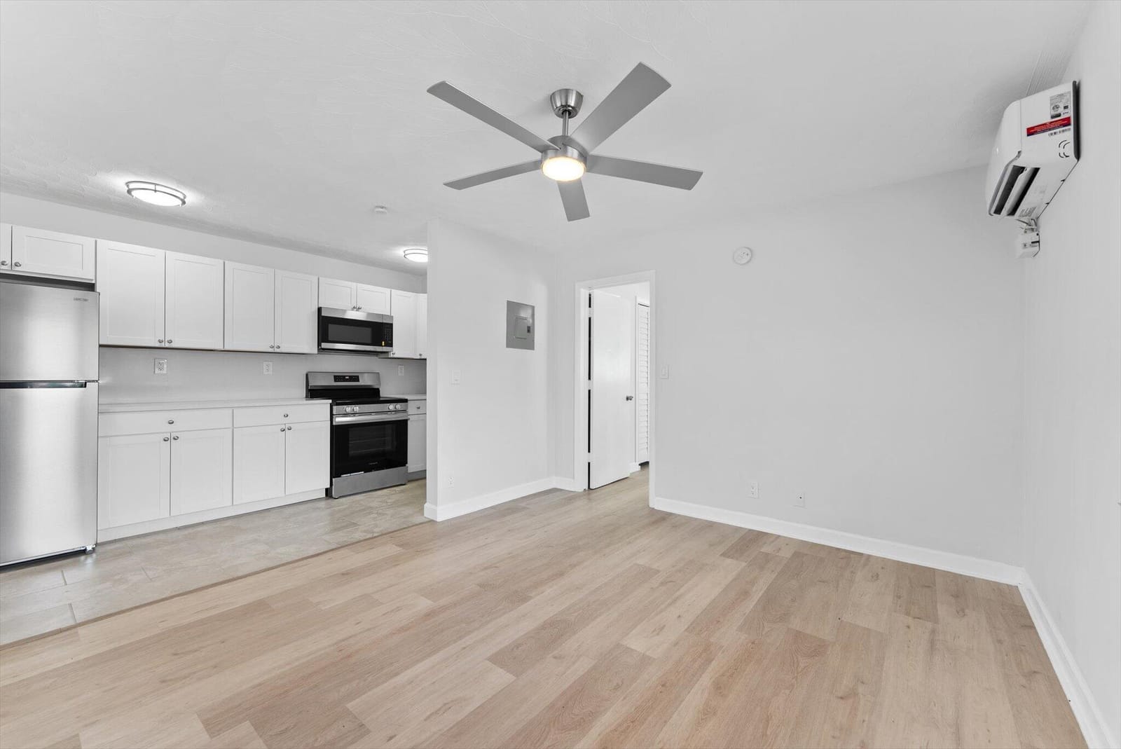 1632 NE 4th Place 1 — photo 1