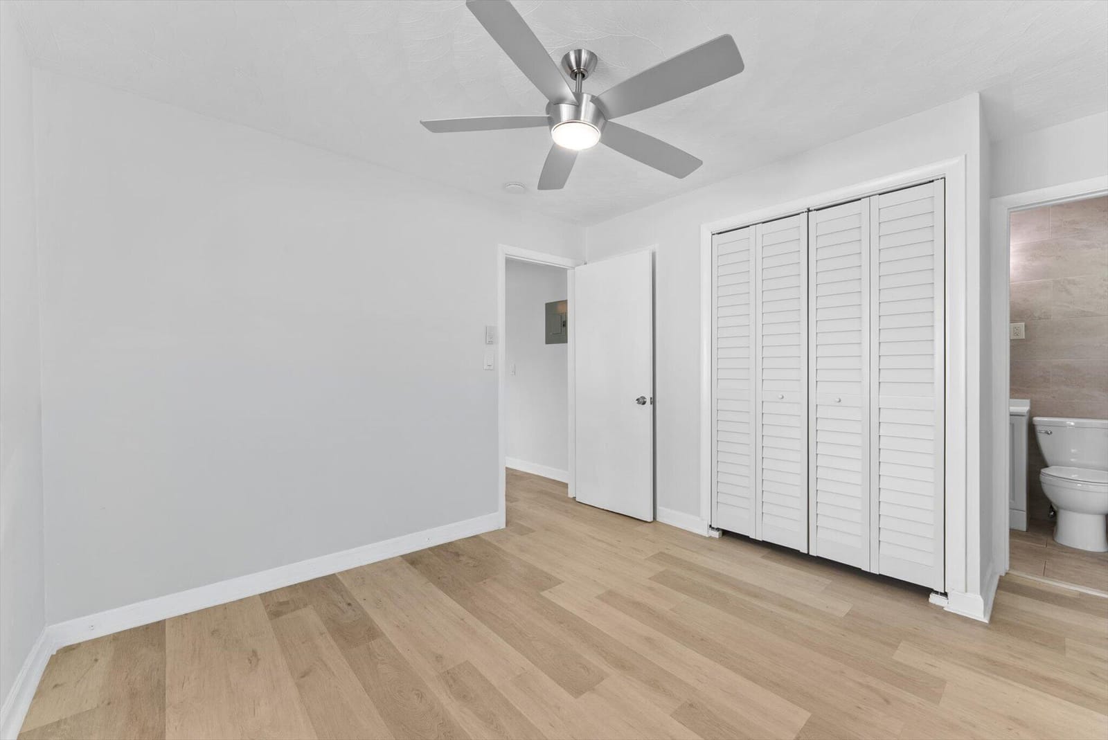 1632 NE 4th Place 1 — photo 5