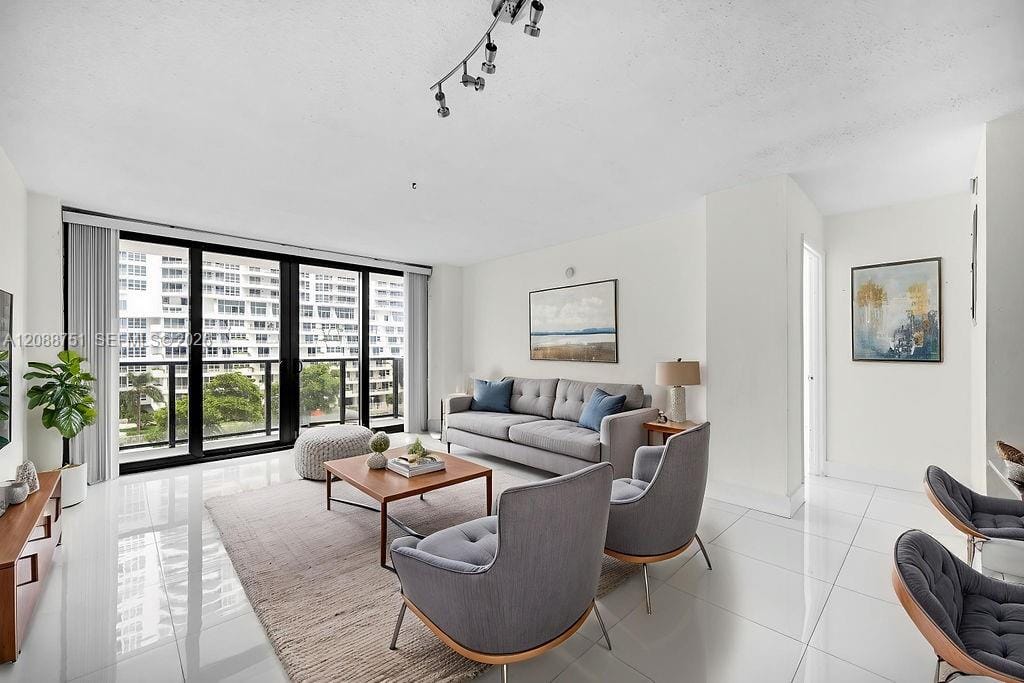 600 NE 36th Street 508 — photo 9