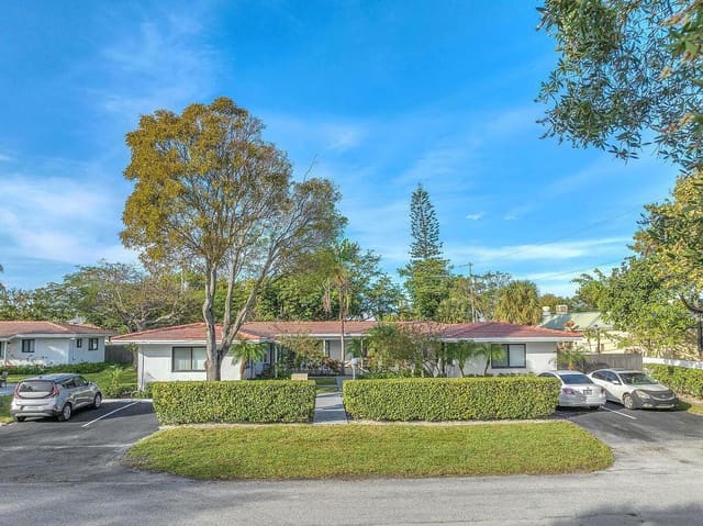 541 NE 43RD Street 1, Boca Raton, FL 33431