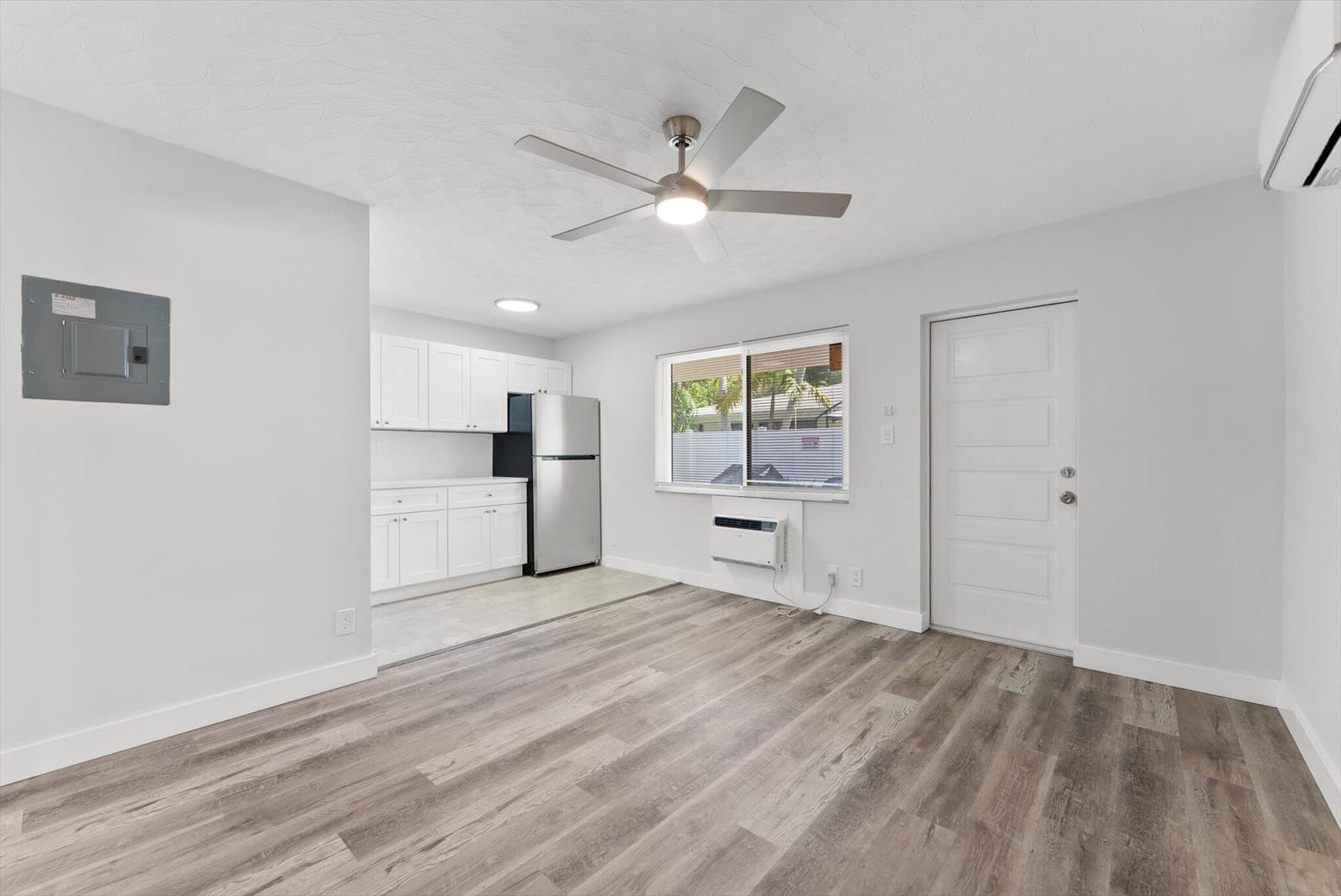 1632 NE 4th Place 2 — photo 1