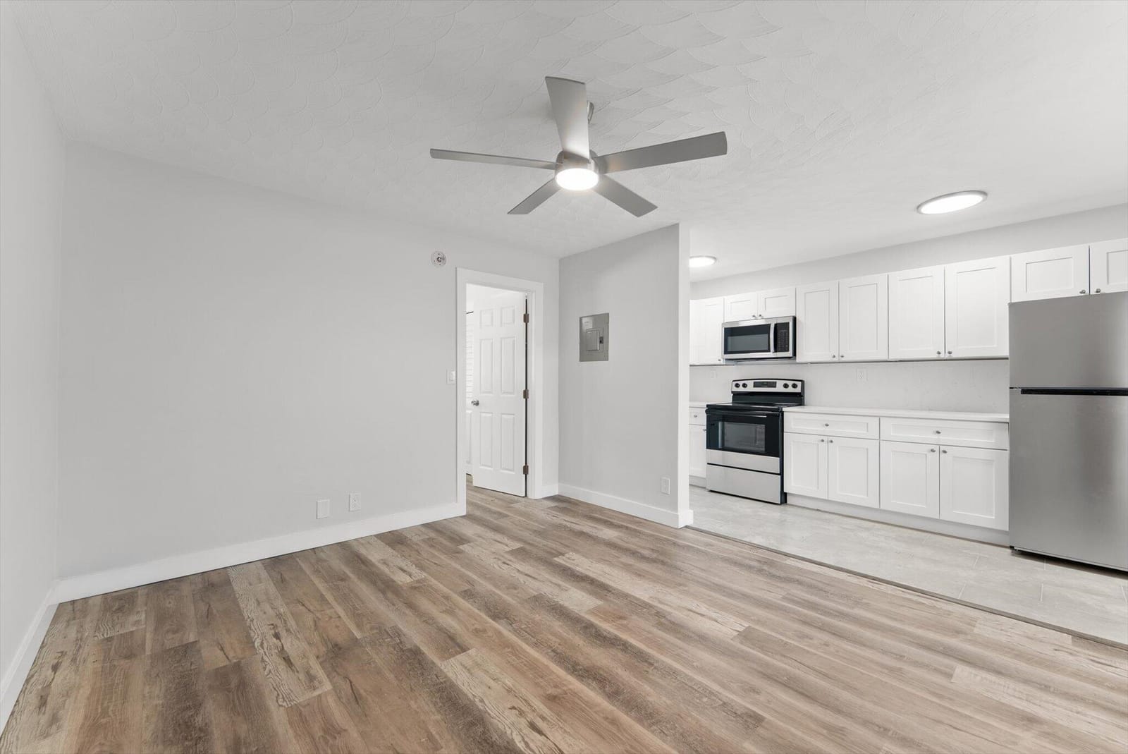1632 NE 4th Place 2 — photo 2