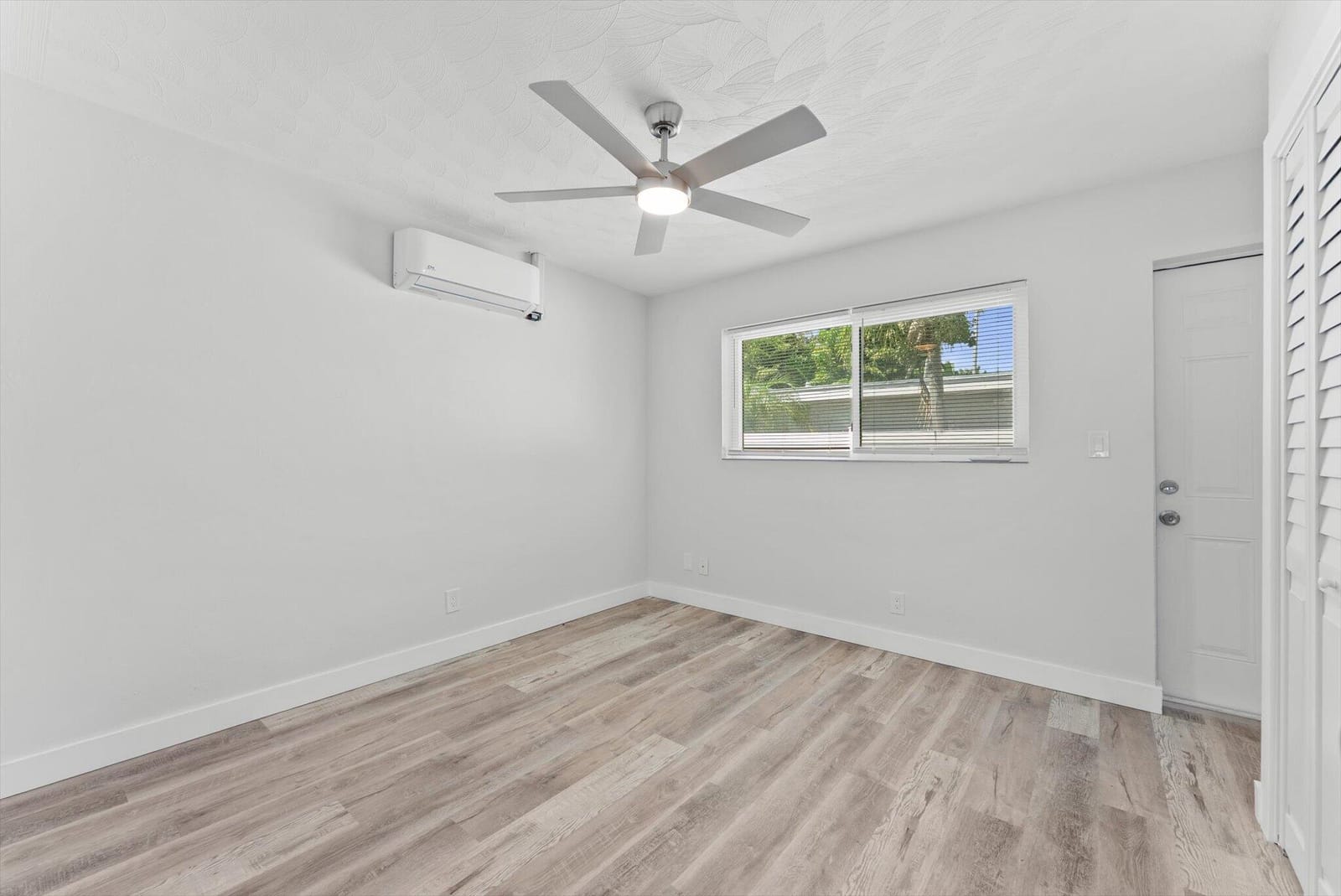 1632 NE 4th Place 2 — photo 4