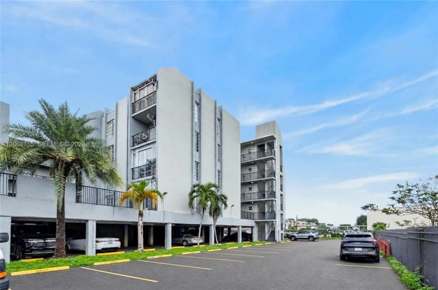305 W 68th Street 419, Palm Springs Villas, Hialeah, FL