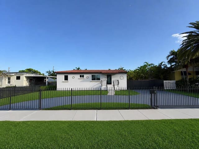 8260 SW 27th Terrace, Miami, FL 33155