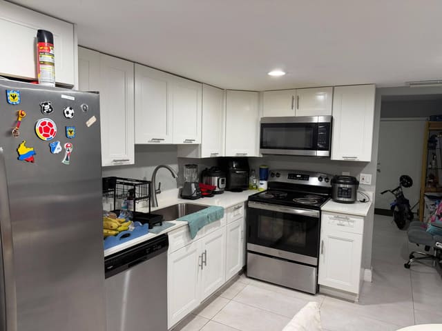 206 SW 1ST Street J-1, Pompano Beach, FL 33060