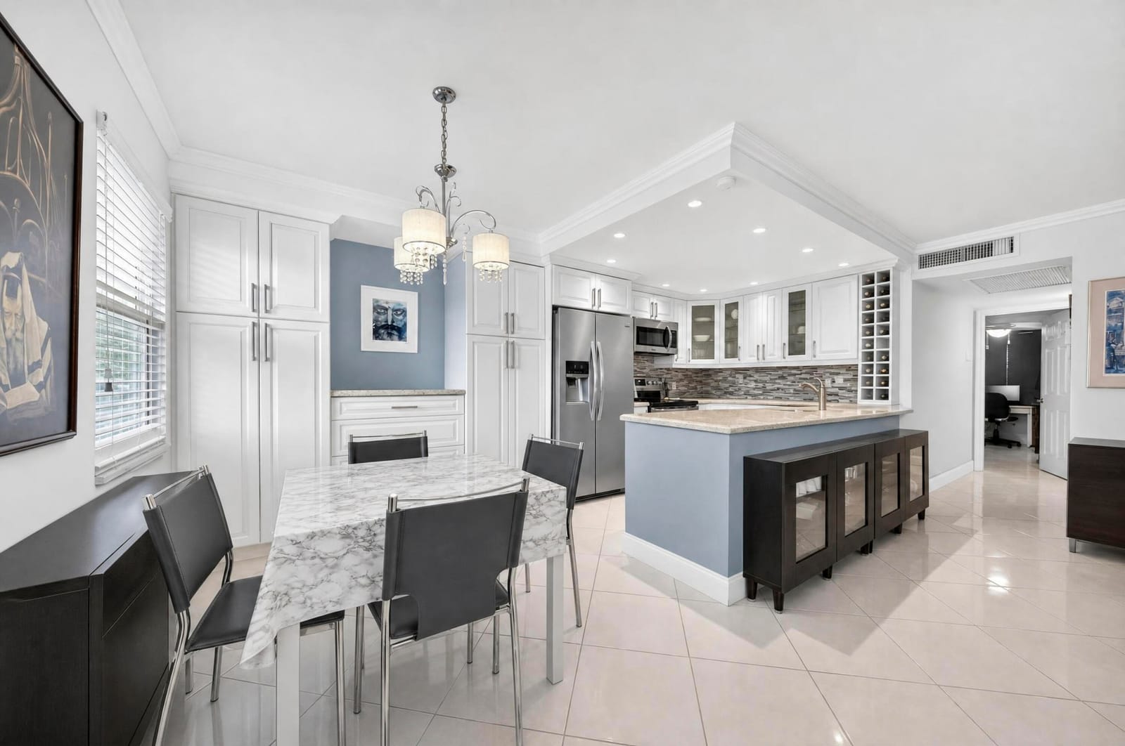 2079 Cambridge D 2079 — photo 3