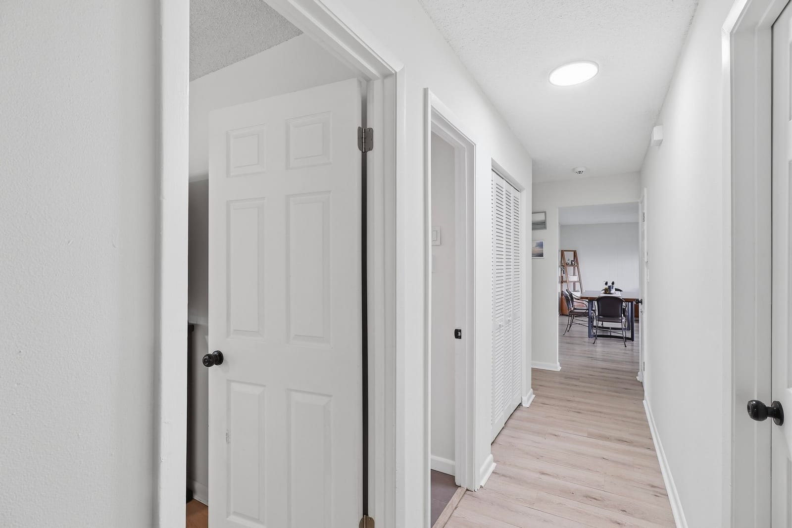 2657 SENECA Avenue — photo 8