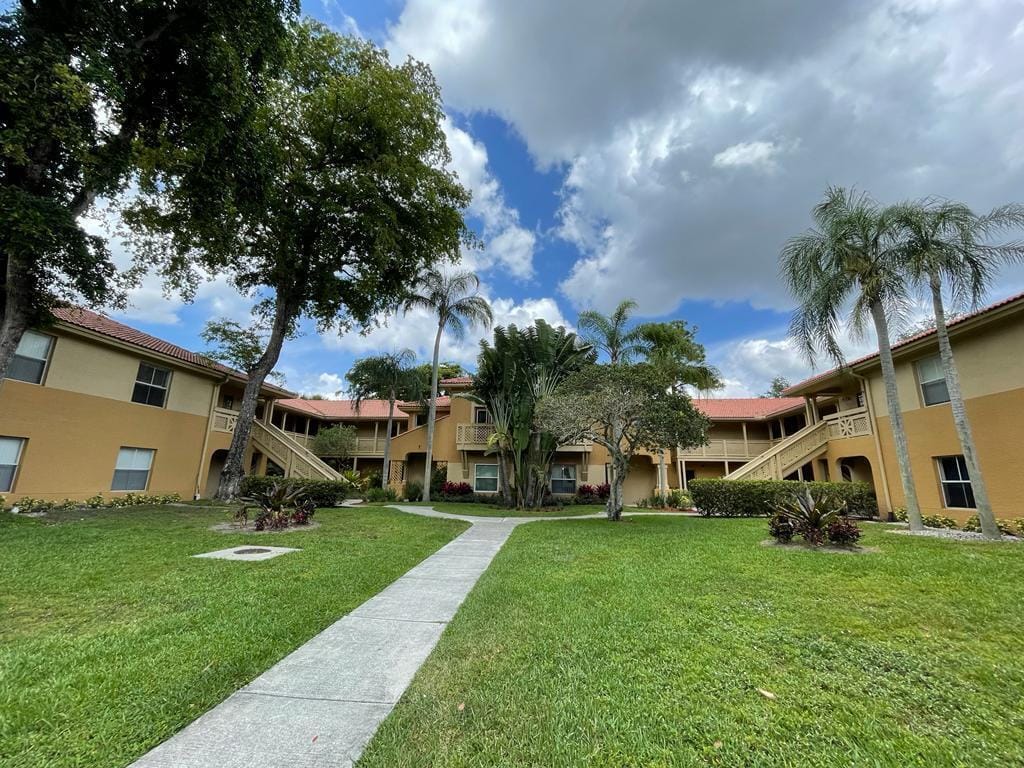 4783 Via Palm Lakes 104, West Palm Beach, FL 33417