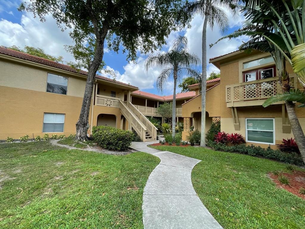4783 Via Palm Lakes 104, West Palm Beach, FL 33417 photo 2