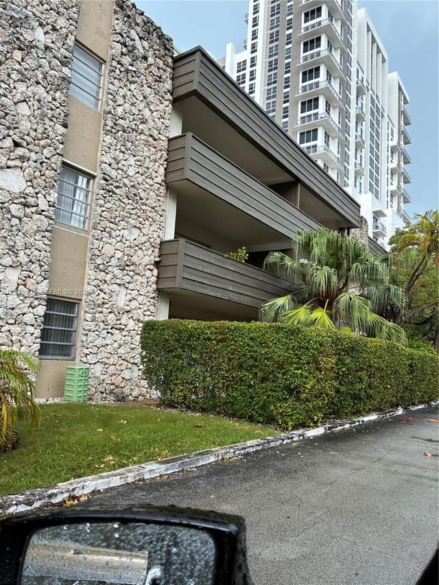 8325 SW 72nd Avenue 305C, Miami, FL 33143