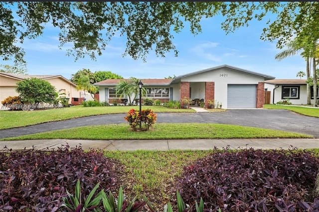 1401 NW 122nd Avenue, Villas Of Pembroke Lakes, Pembroke Pines, FL