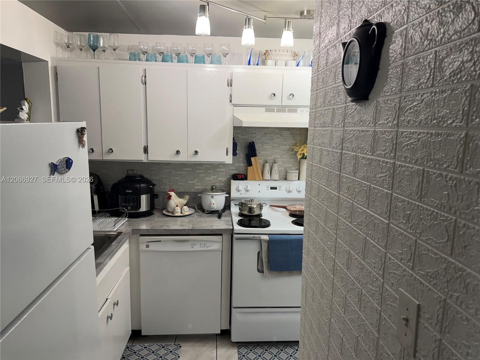 400 NW 107th Avenue 4D, Miami, FL 33172 photo 5