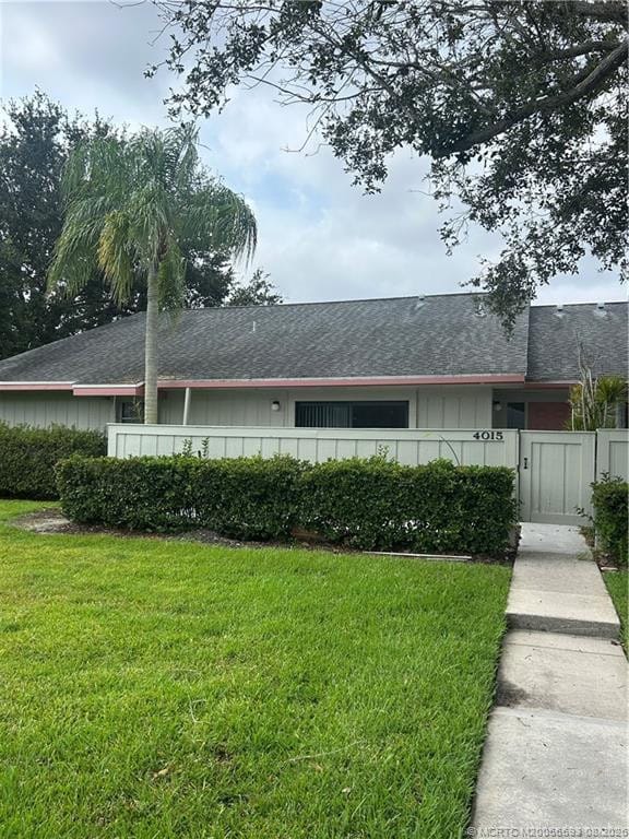 Pending home at 4015 NW Cinnamon Tree Circle, Jensen Beach, FL 34957