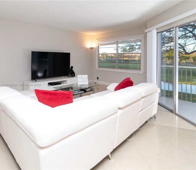 1001 SW 128th Terrace 202B, Pembroke Pines, FL 33027