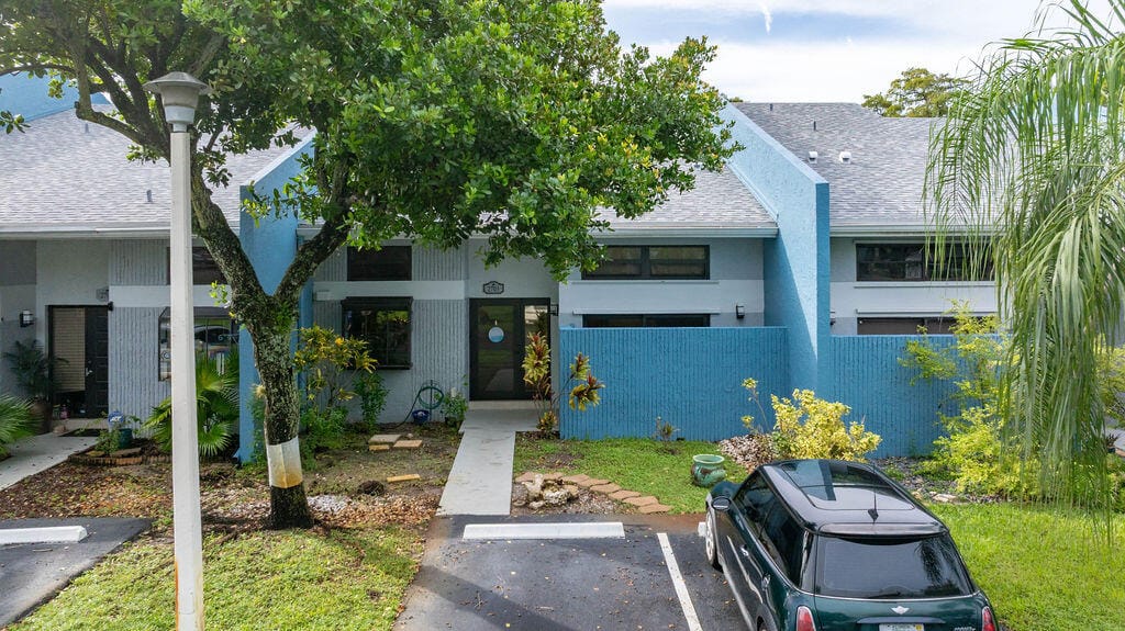 2840 S OAKLAND FOREST Drive 2703, Oakland Park, FL 33309