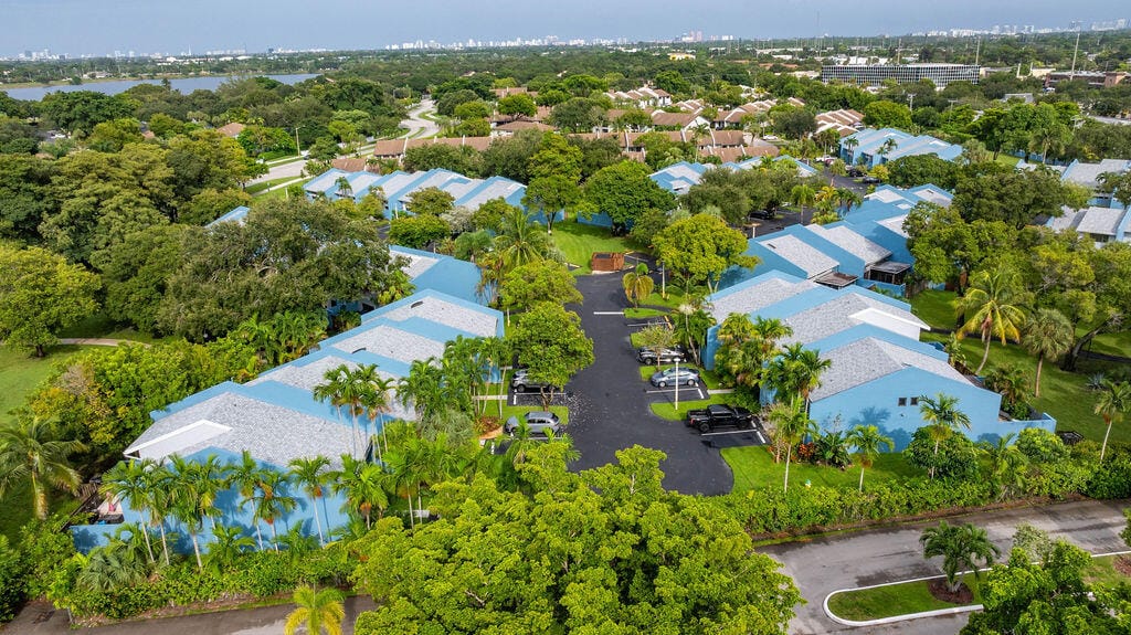 2840 S OAKLAND FOREST Drive 2703, Oakland Park, FL 33309 photo 2