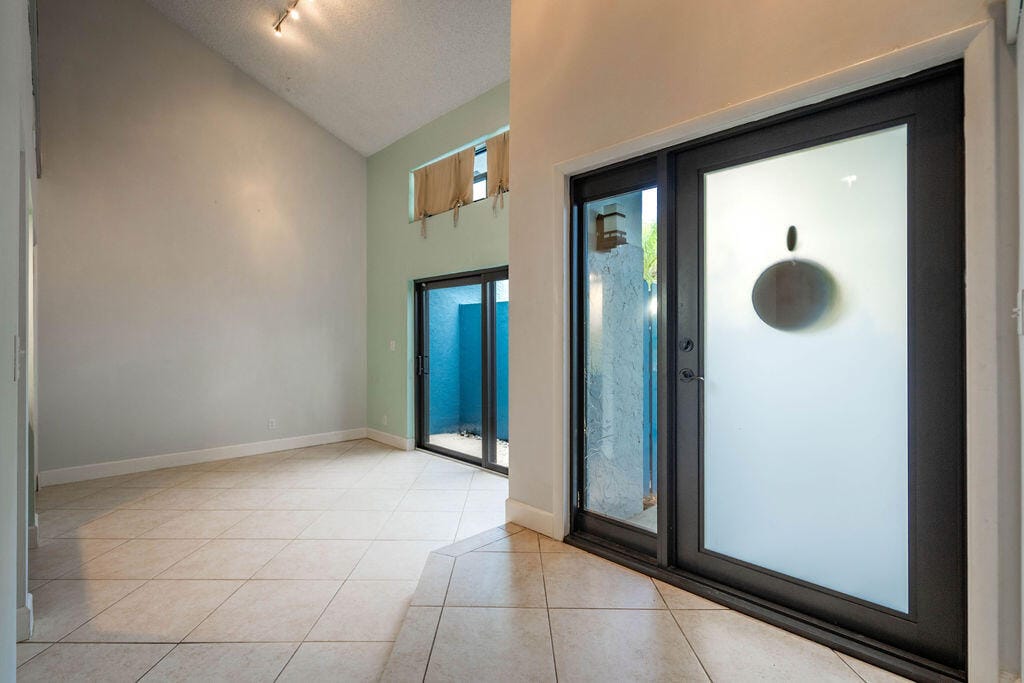 2840 S OAKLAND FOREST Drive 2703, Oakland Park, FL 33309 photo 18