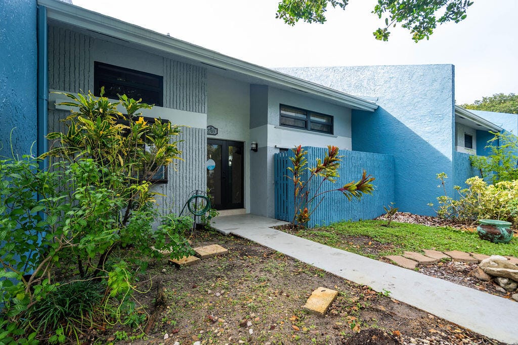 2840 S OAKLAND FOREST Drive 2703, Oakland Park, FL 33309 photo 3