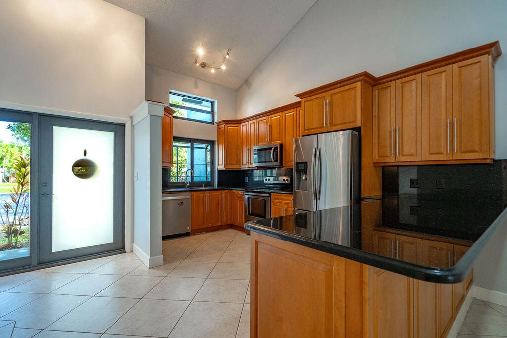 2840 S OAKLAND FOREST Drive 2703, Oakland Park, FL 33309 photo 4