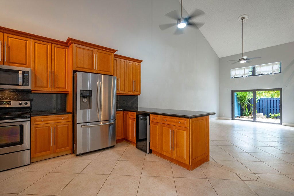 2840 S OAKLAND FOREST Drive 2703, Oakland Park, FL 33309 photo 5
