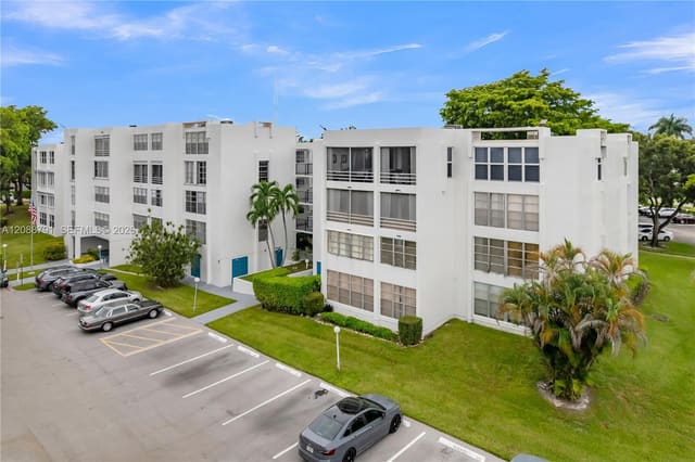 6903 Cypress Road D26, Plantation Royal Section, Plantation, FL