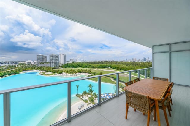 2411 Laguna Circle 807, North Miami, FL 33181