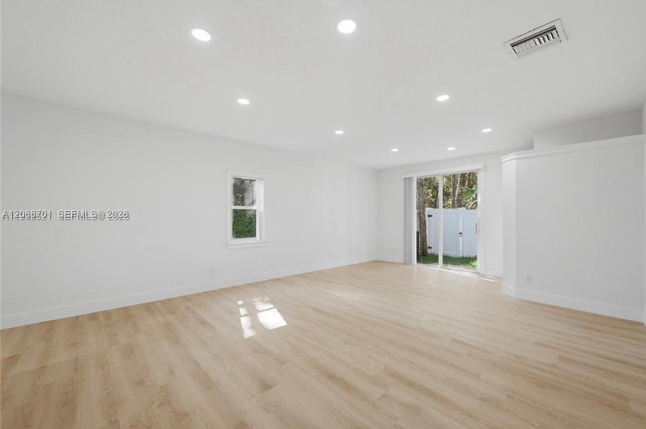 5703 NW 48th Avenue 48 — photo 8