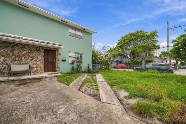 882 NW 2nd Street, Miami, FL 33128