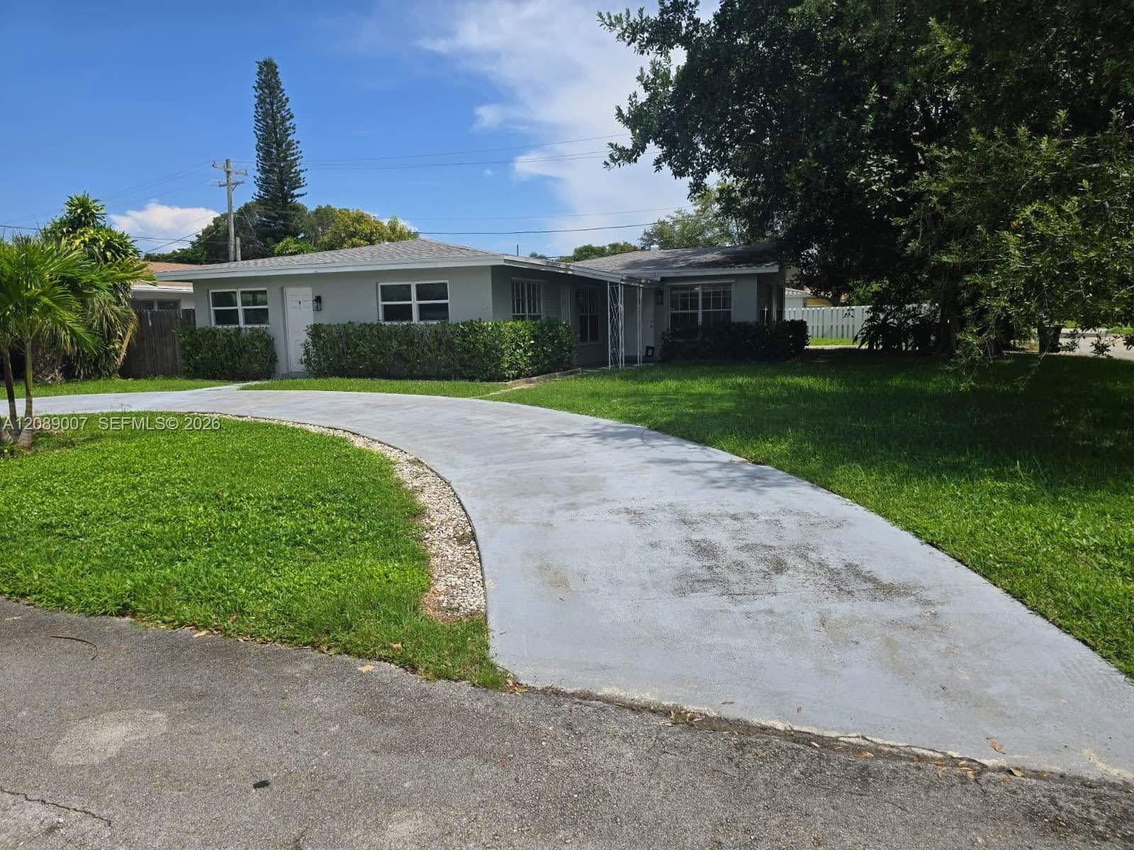 2500 NE 19th Avenue 1, Lighthouse Point, FL 33064 photo 1