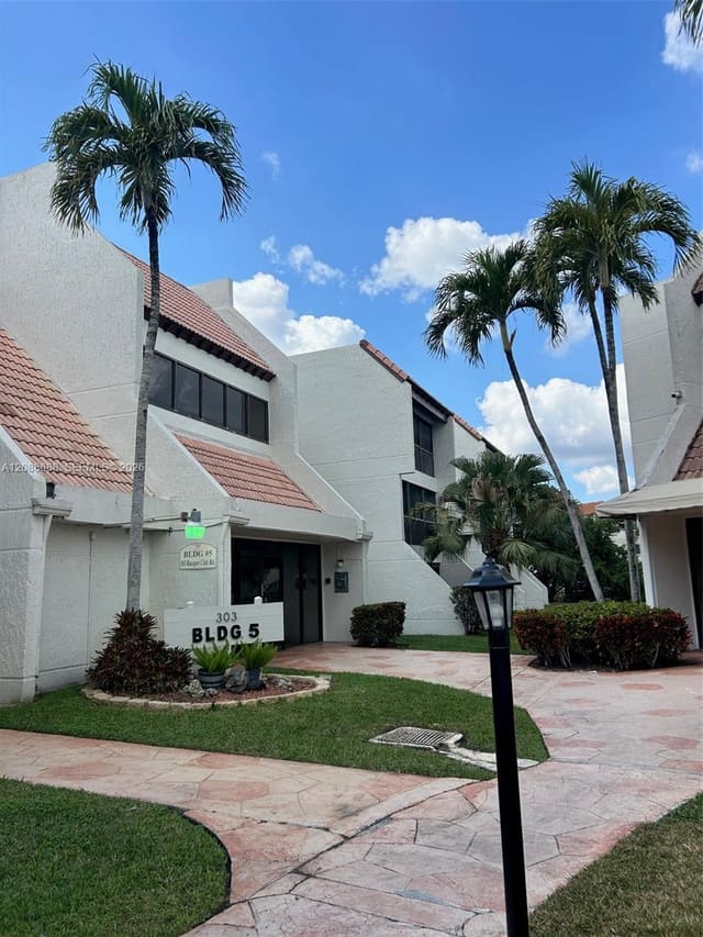 303 Racquet Club Road 311, Weston, FL 33326