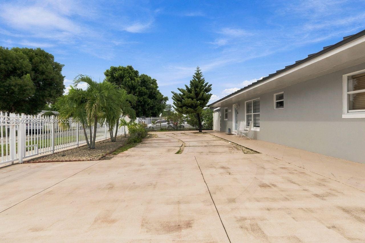20505 NW 45th Avenue — photo 4